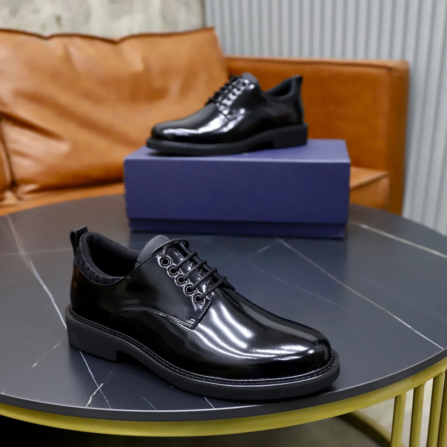 Factory price: 640💰Top original order Brand: Dior DIOR Standard code: Men's size 39-44 (38/45/can be customized) Grade: Same style as the official website Original order quality Material: Original cowhide Water-dyed cowhide lining Original distinguished outsole Style category: Men's fashionable casual leather shoes Distinguished big-name luxury elements top luxury Color: Color of the actual picture